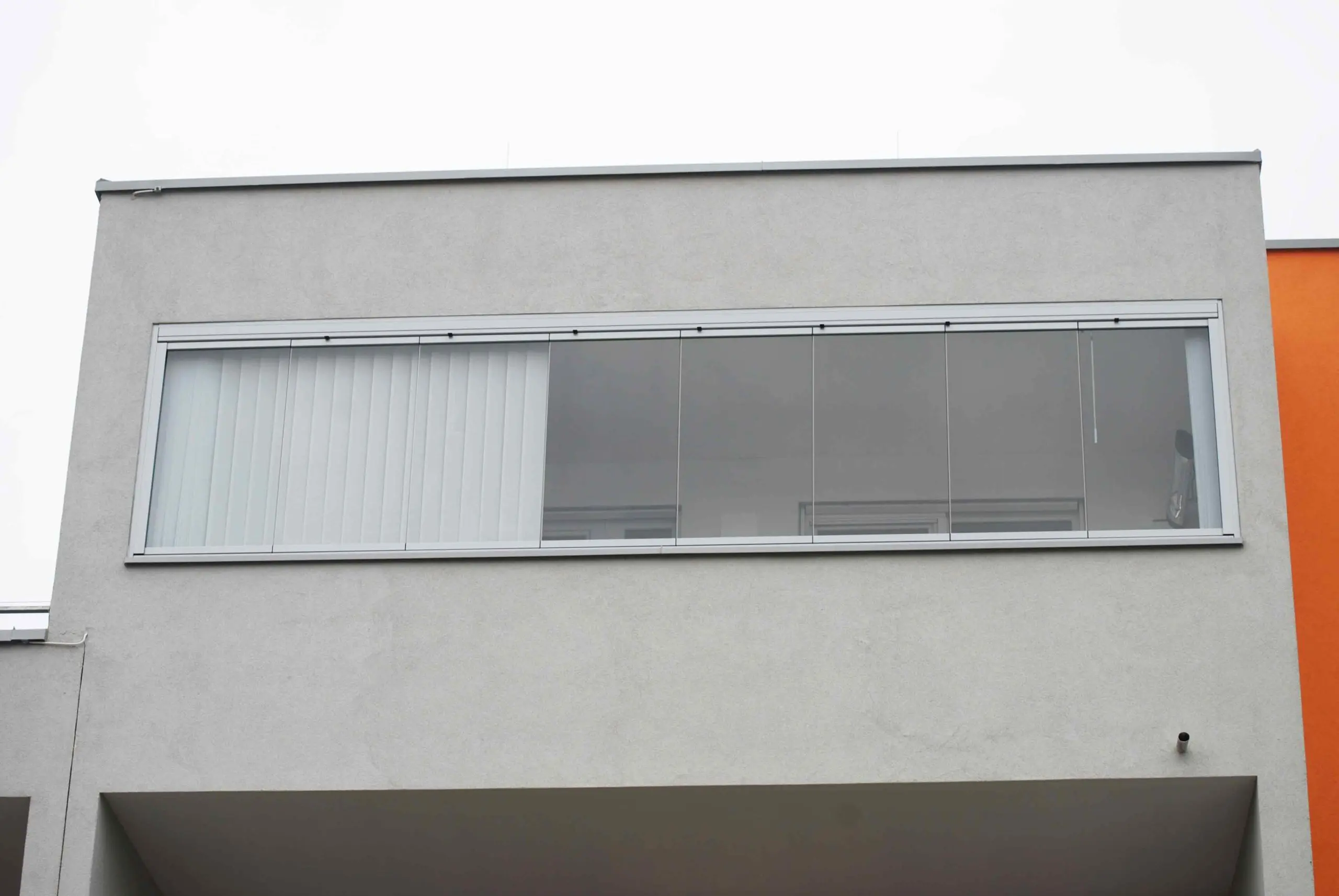 8-teilige Balkonverglasung faltbar