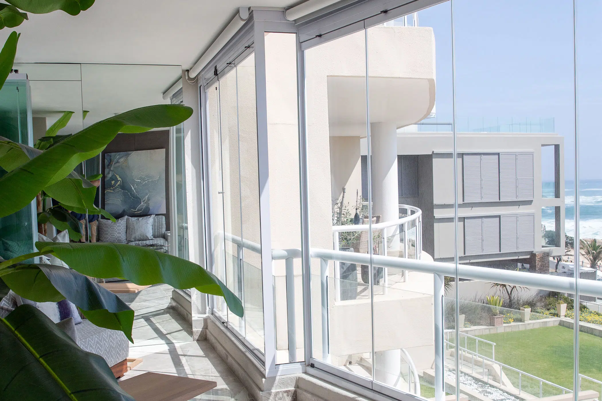 Balkon mit Schiebe-Dreh-System nachträglich verglast