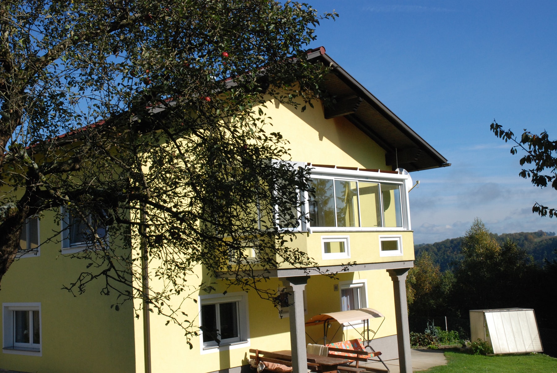 Sommergarten Glas unterhalb Balkon - Wintergarten Schmidinger