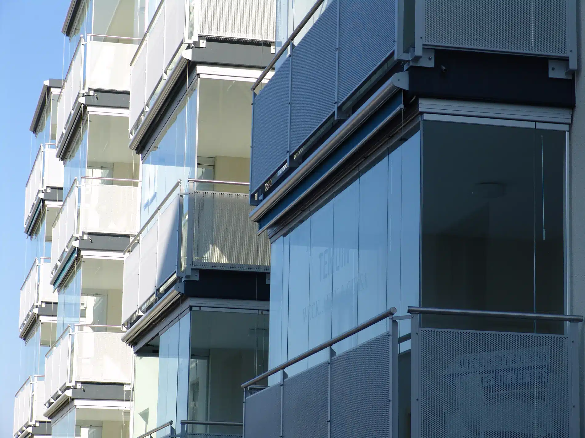 Balkon zum Wintergarten mit Außenbeschattung