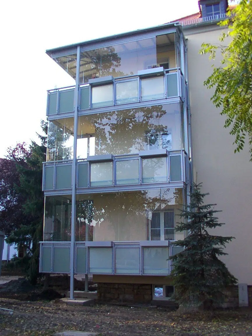 Balkonverbau Wintergarten - transparente Schiebefenster