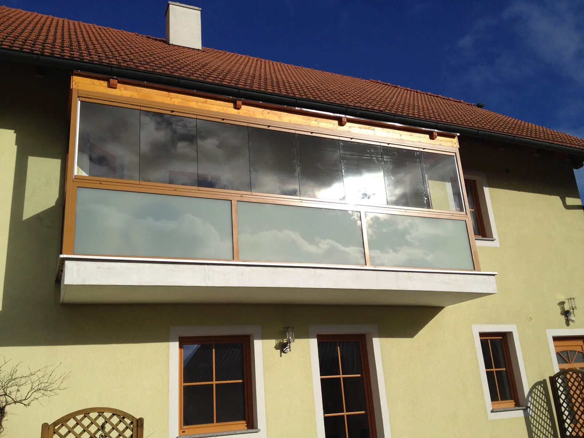 Balkonverglasung mit Sunflex SF 25 Glas Faltfenster