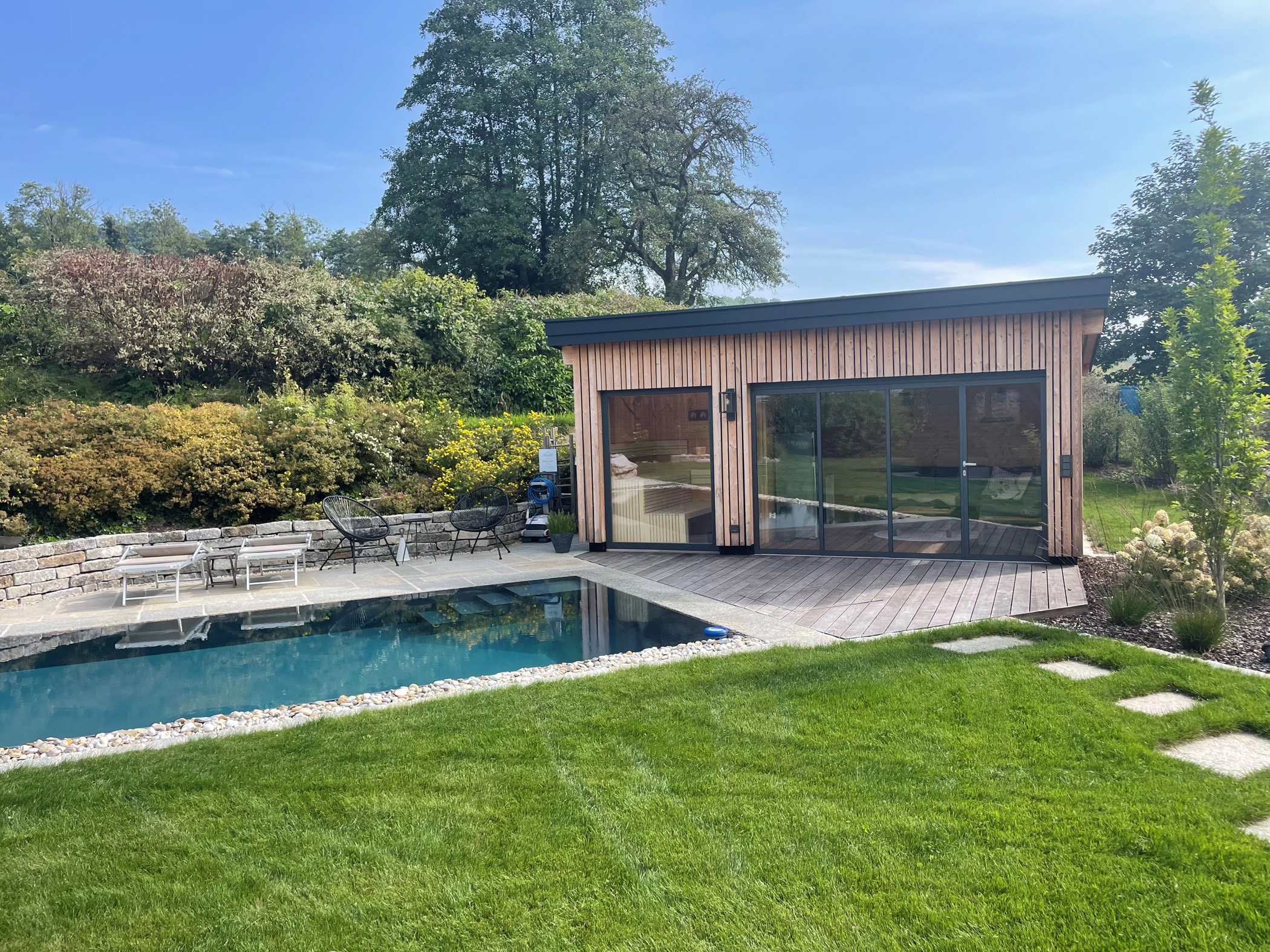Faltschiebetür für Gartenhaus mit Holzverkleidung