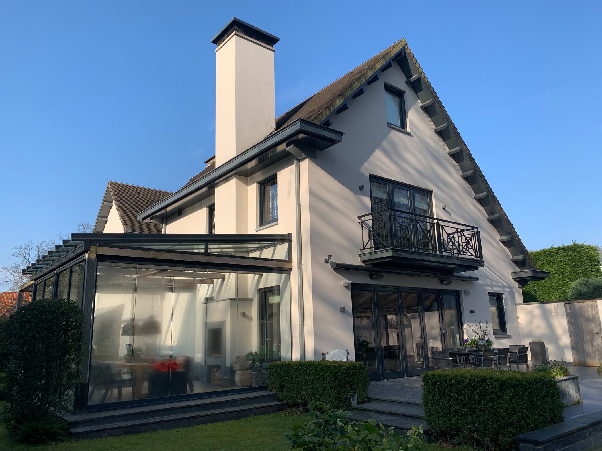Flexible Terrassenverglasung für ein Einfamilienhaus