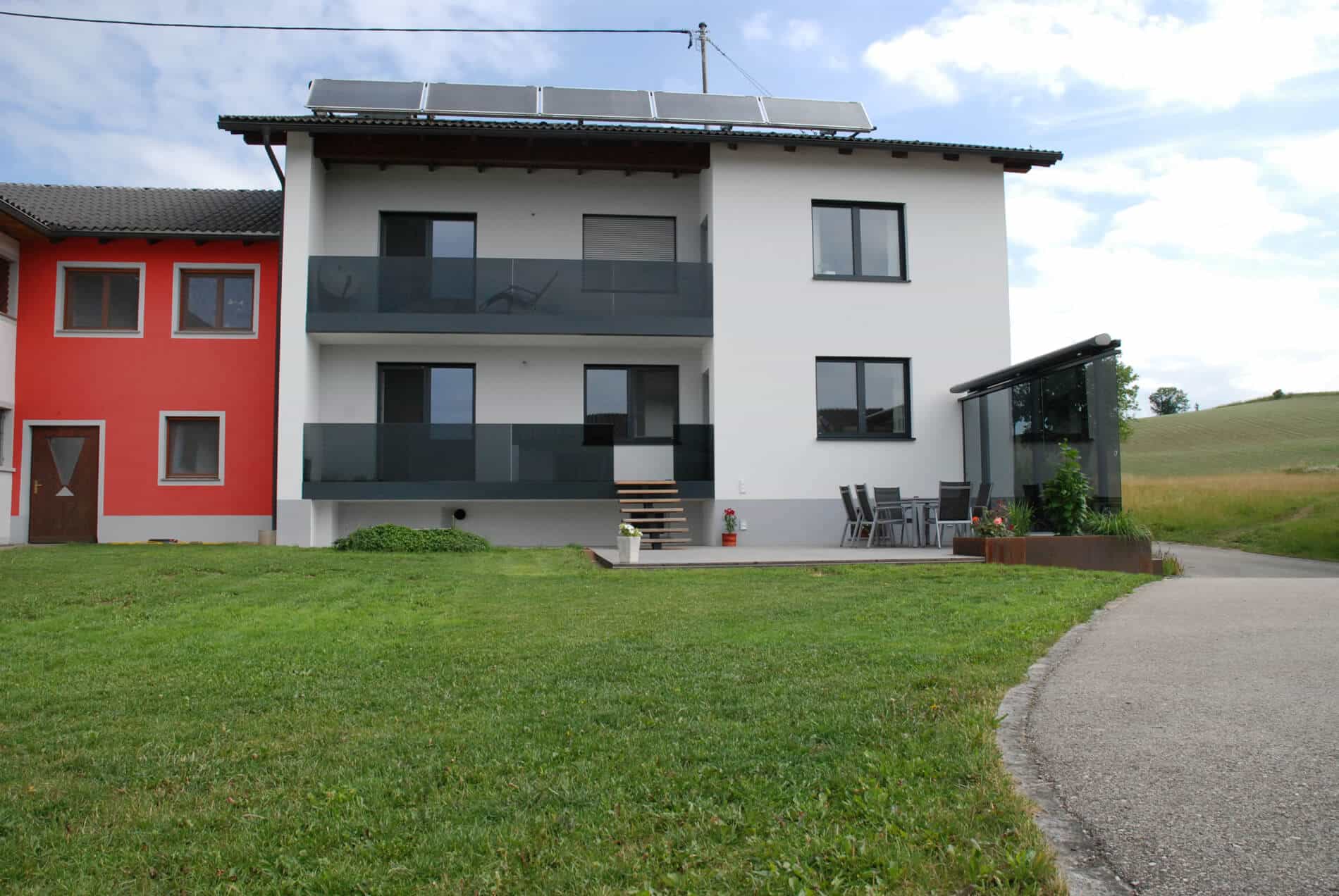 flexibler Windschutz mit Beschattung Markise