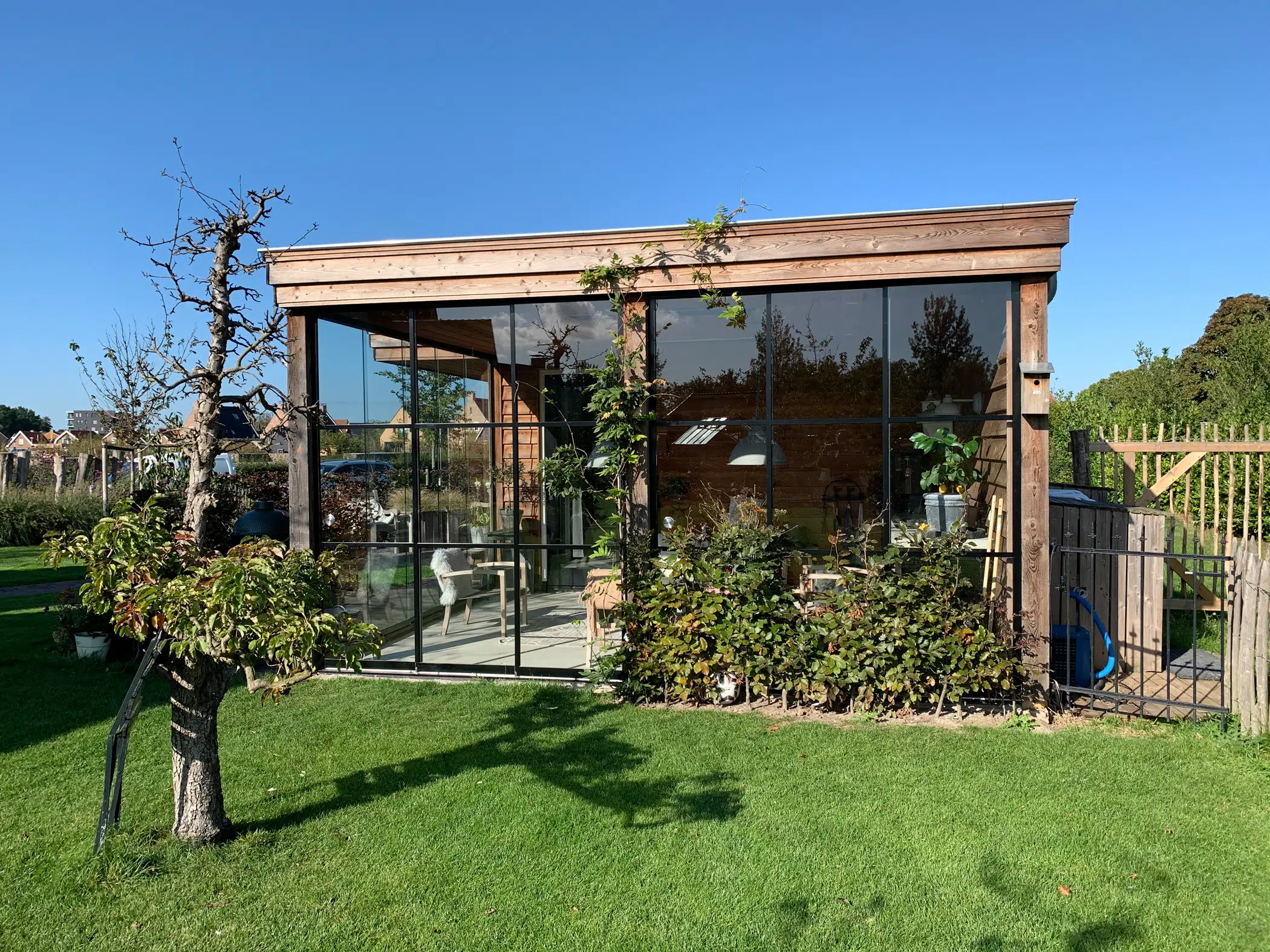 Gartenhaus mit Schiebetür im rustikalen Design