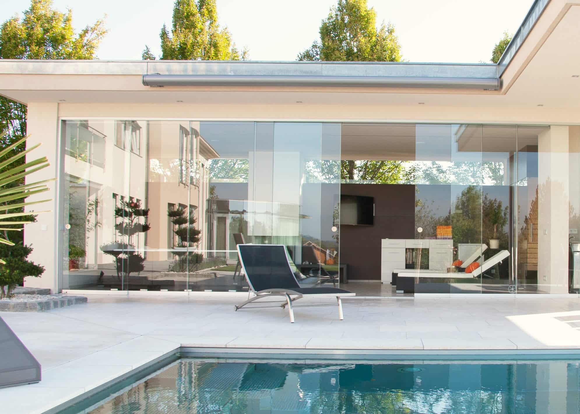 Gartenhaus modern mit Glasschiebewänden