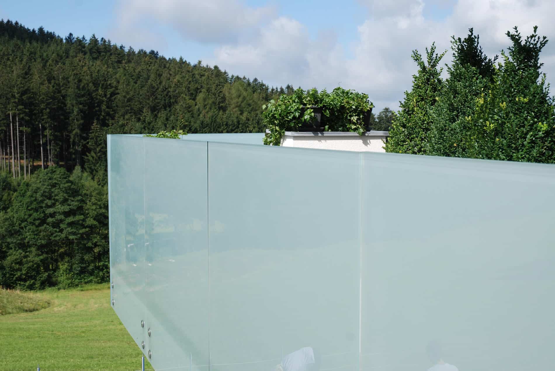 Glasgeländer optimaler Sichtschutz
