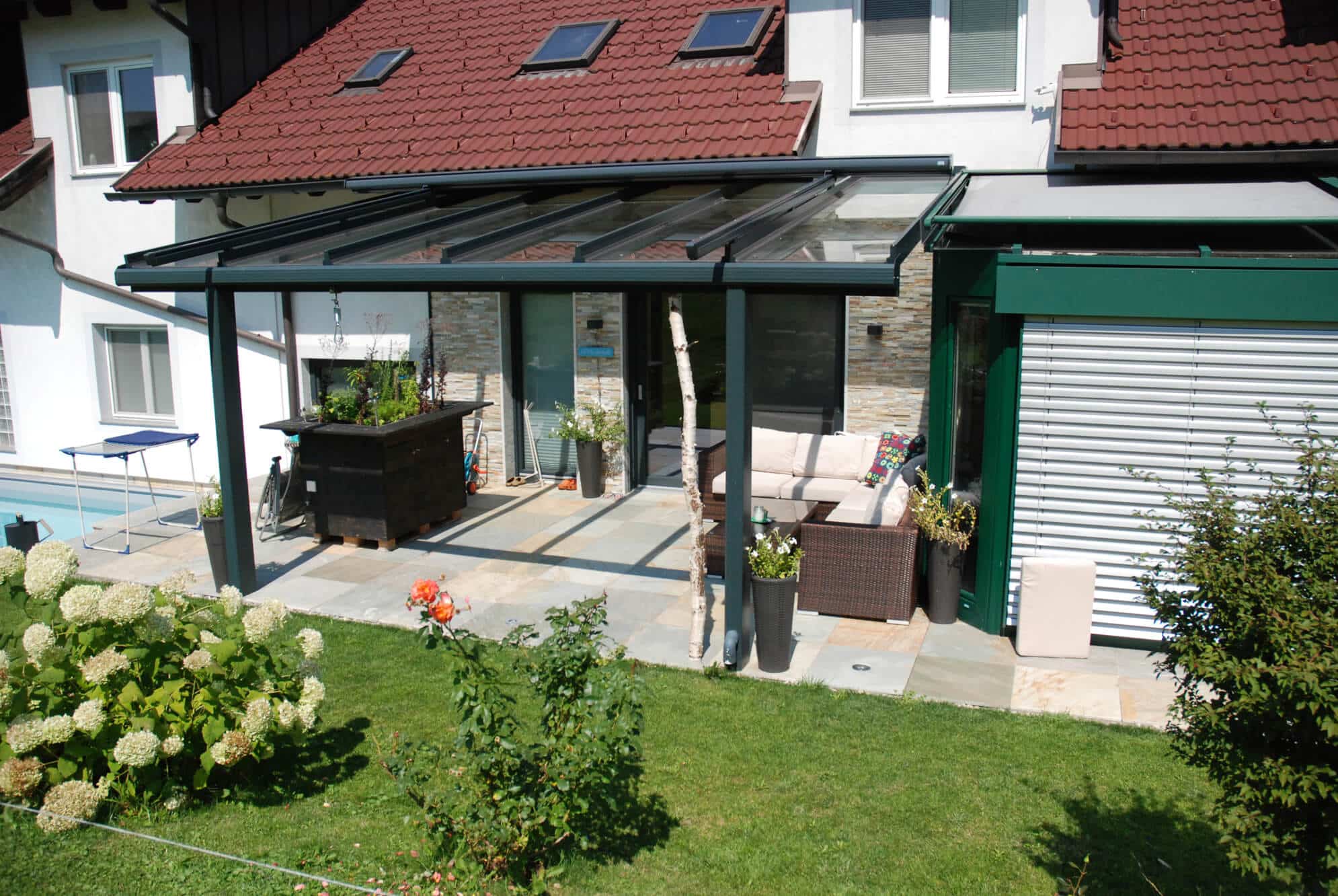 Glasüberdachung VSG-Glas in anthrazit RAL 7016