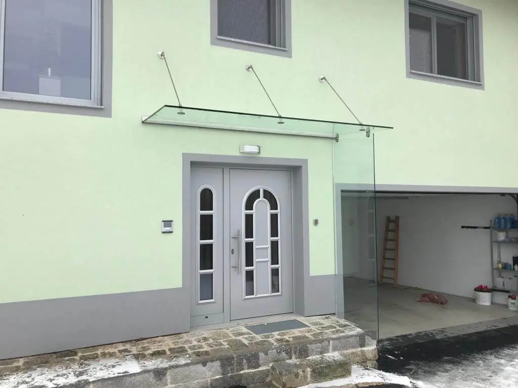 Glasvordach mit Seitenteil für Haustür Oberösterreich