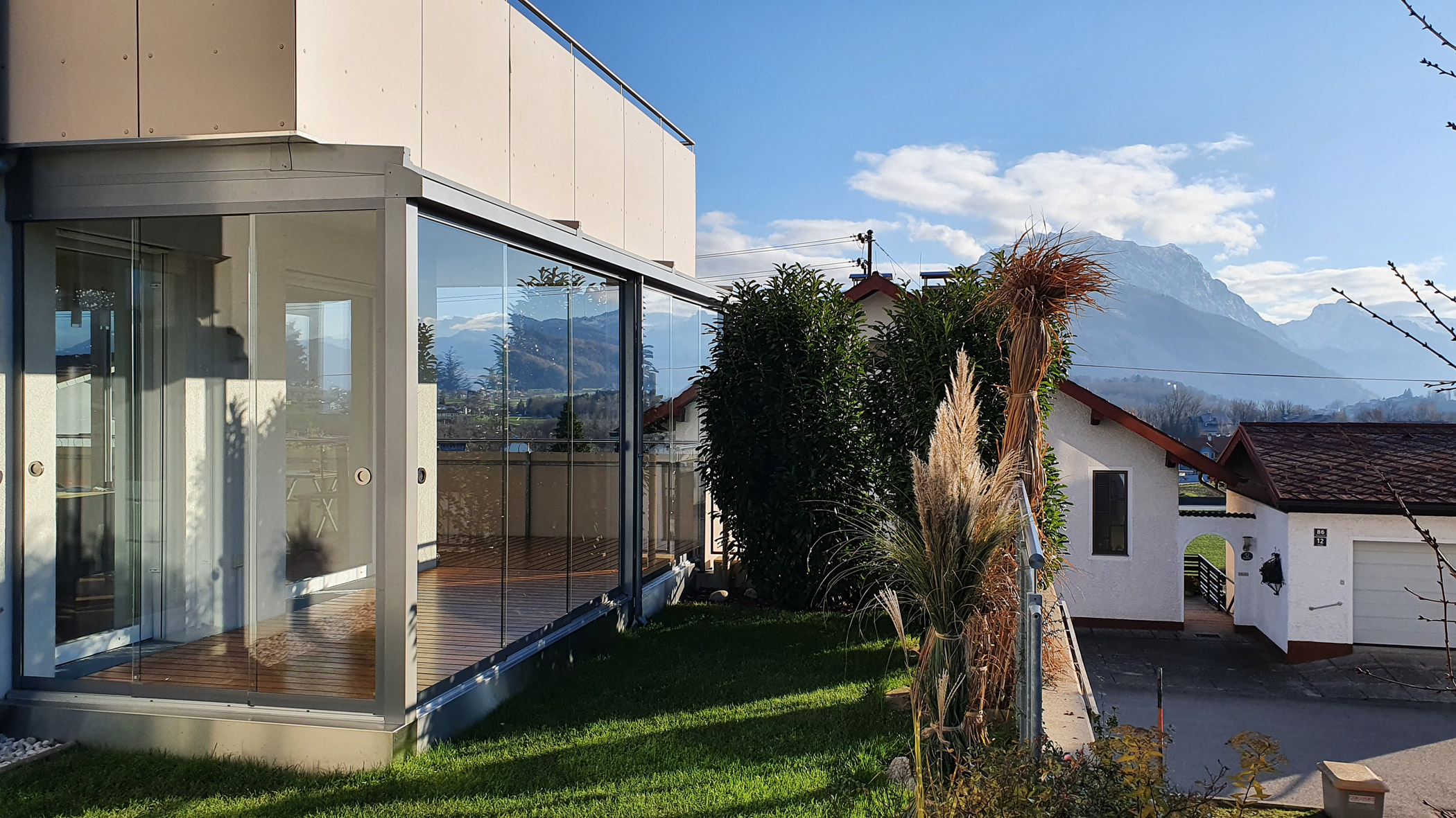 Hochwertiger Aluminium Glasanbau mit Glasschiebetüren in Oberösterreich