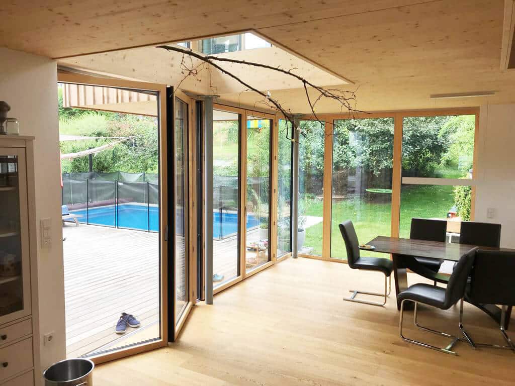 Pool Haus Modern Mit Glas Glasschiebeturen Und Glasfaltwande