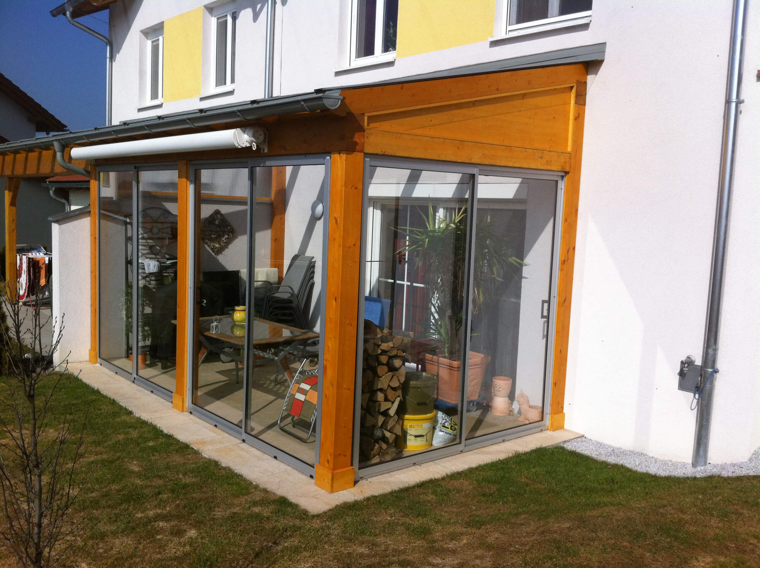 Holzkonstruktion Terrasse mit Schiebetüren