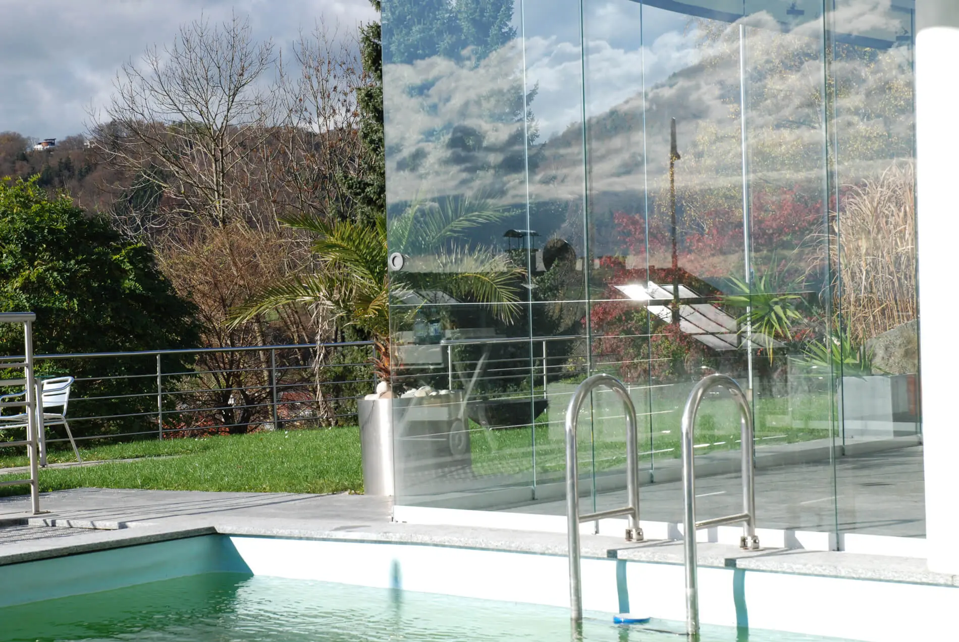 Ideen Pool Haus mit Glasschiebetüren