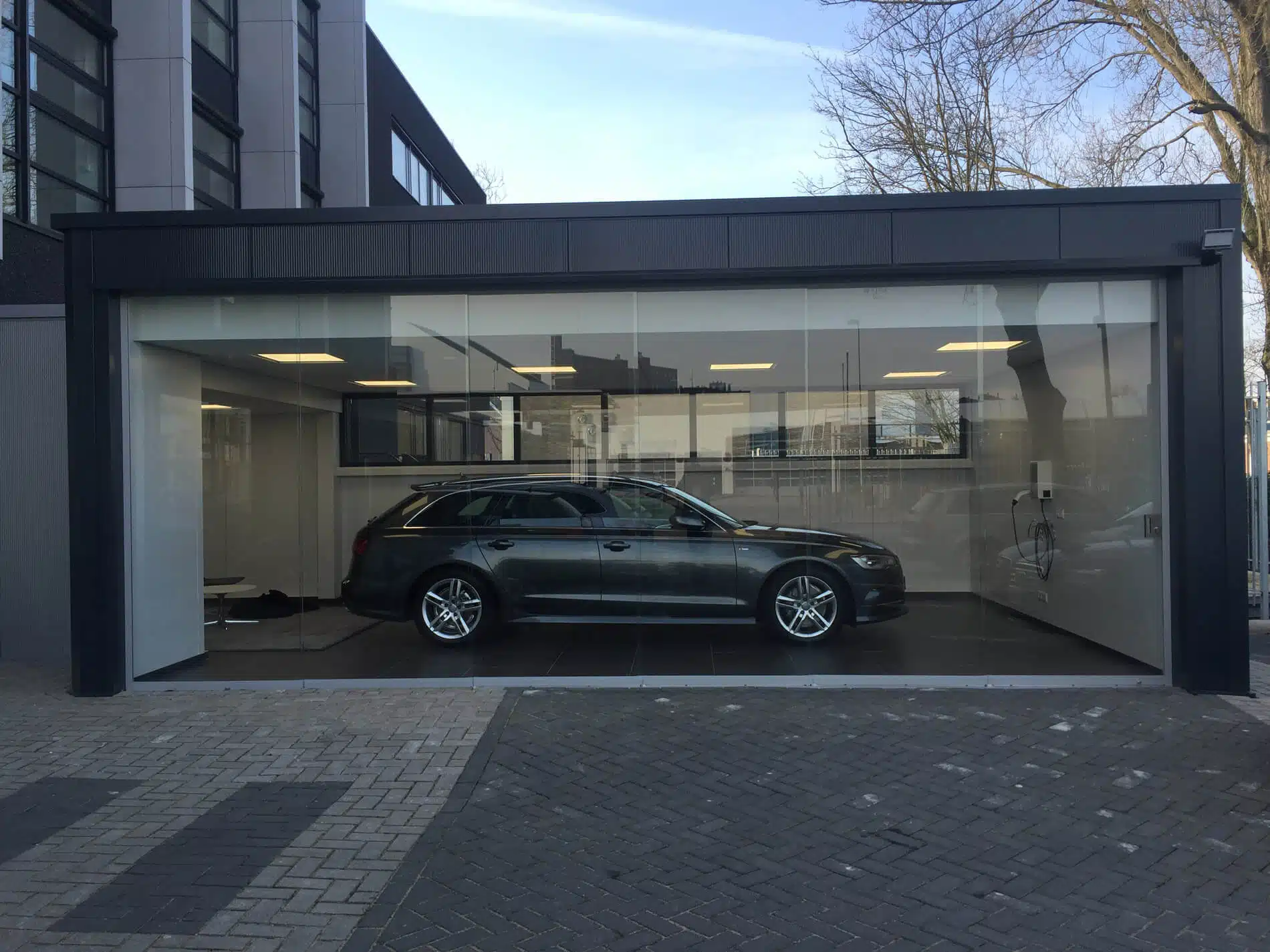 Moderne Garage Schiebewand aus Glas