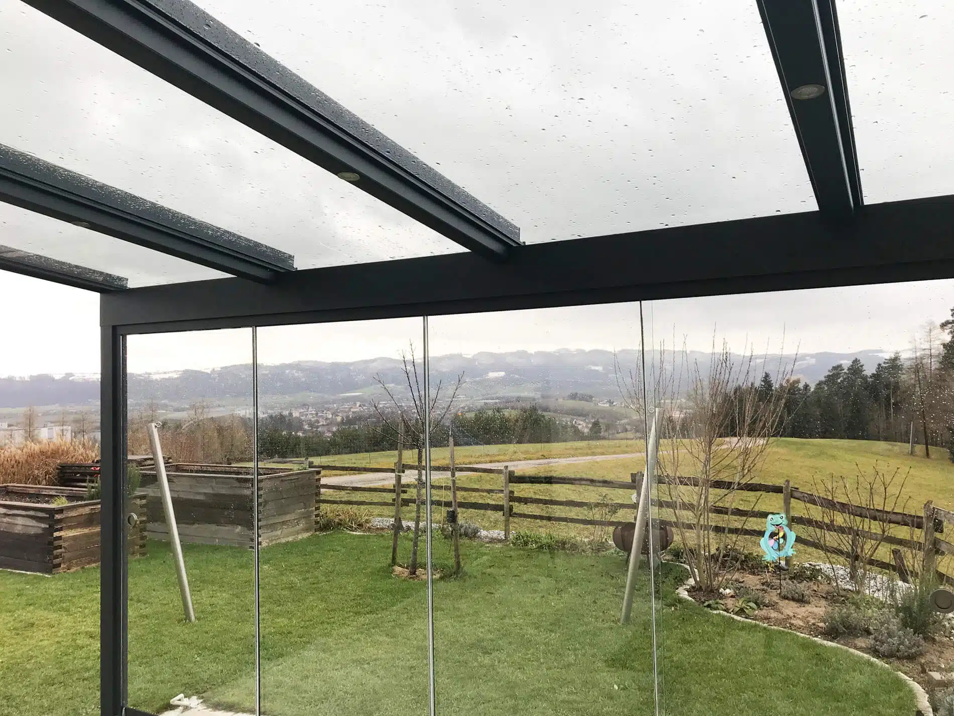 Pergola mit Glasschiebewänden