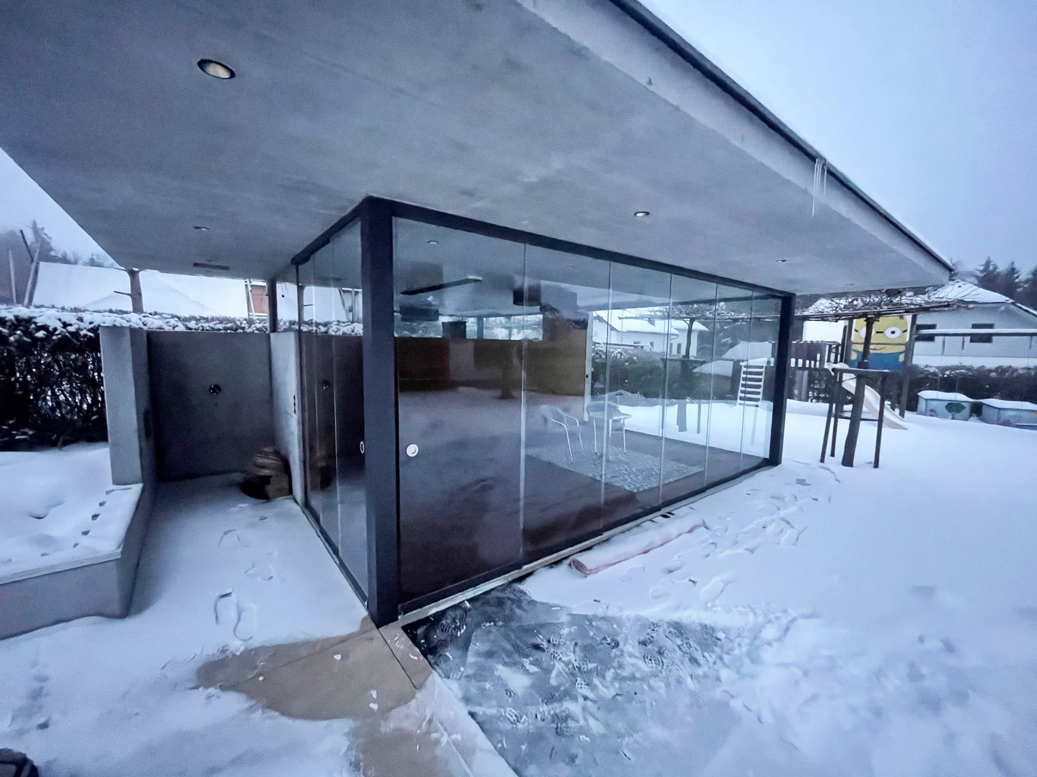 Poolhaus freistehend mit Glasschiebetüren von Schmidinger