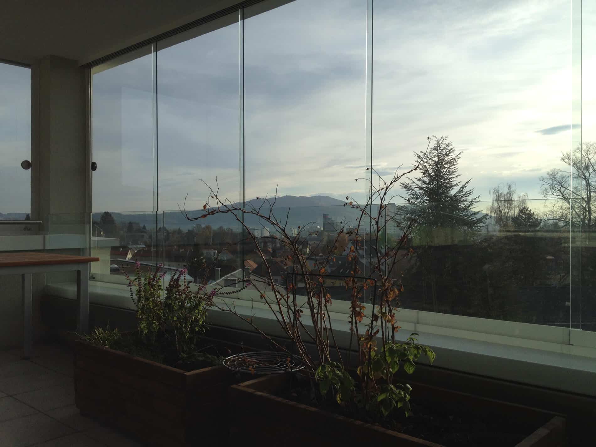 Rahmenlose Faltfenster für Balkon