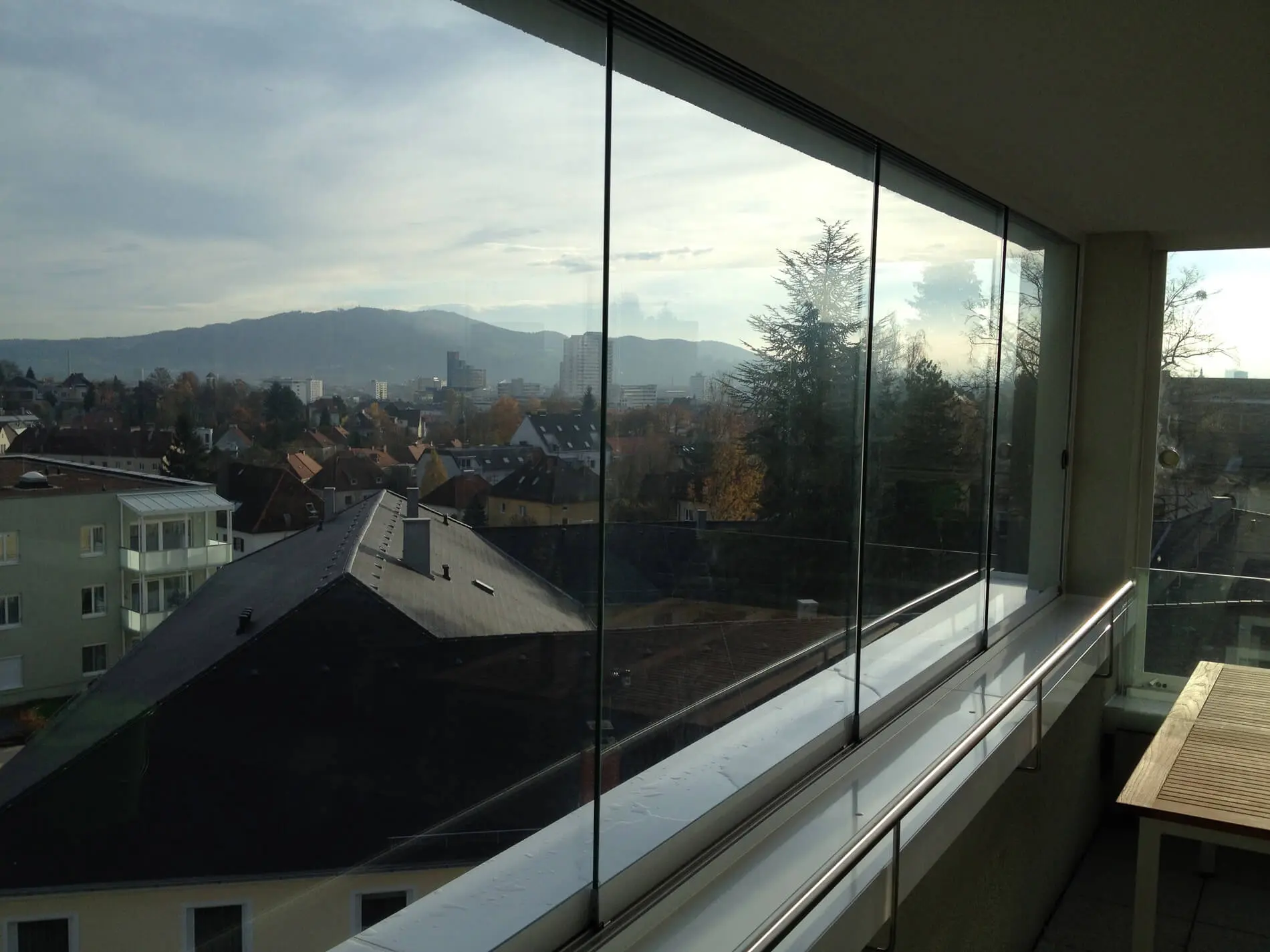Rahmenlose Schiebefenster für Balkon