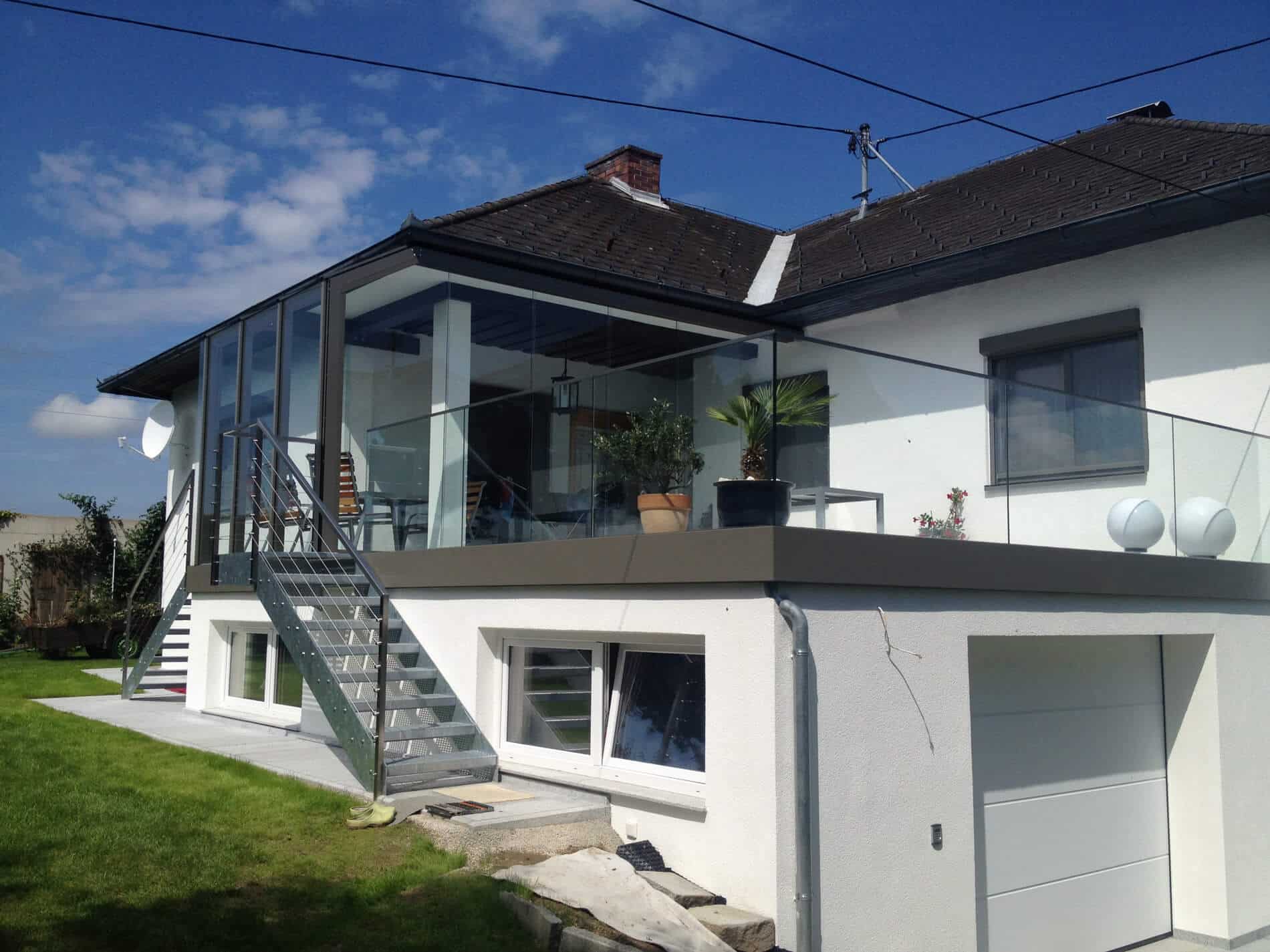 Terrasse mit Glasschiebetür schließen
