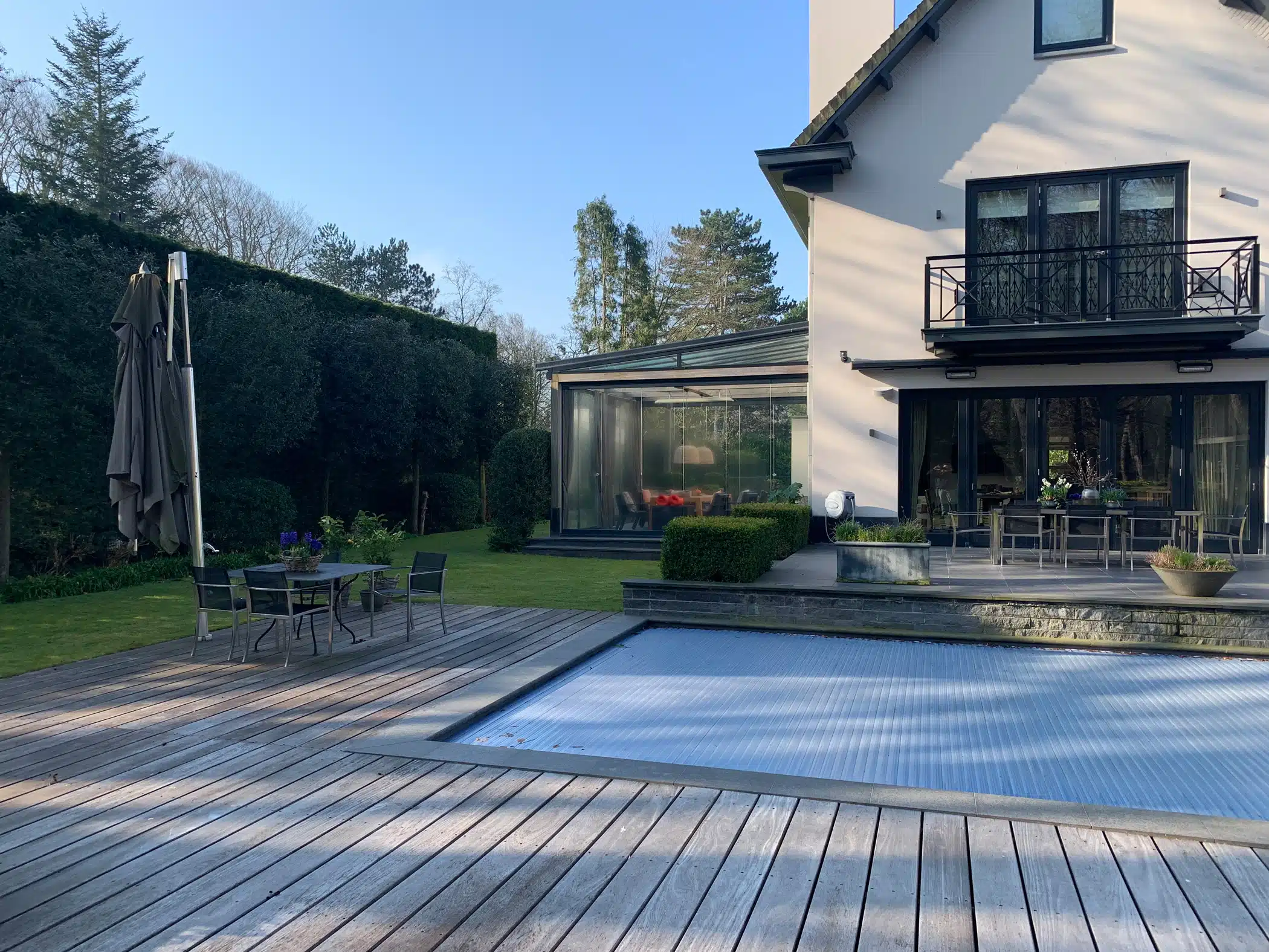 Terrassen Schiebe-Falt-Wand als Windschutz