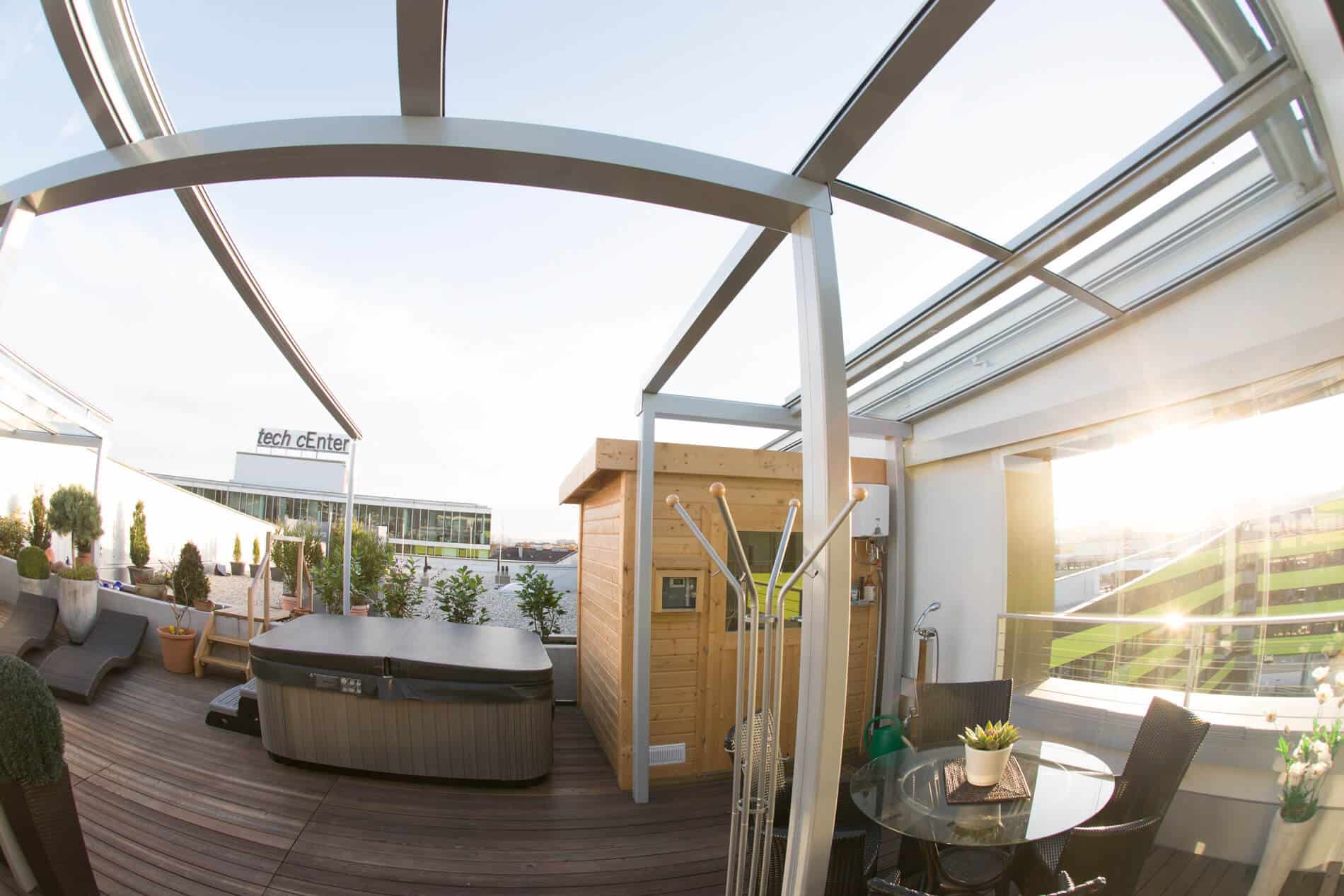 Terrassendach mit seitlicher Schiebewand