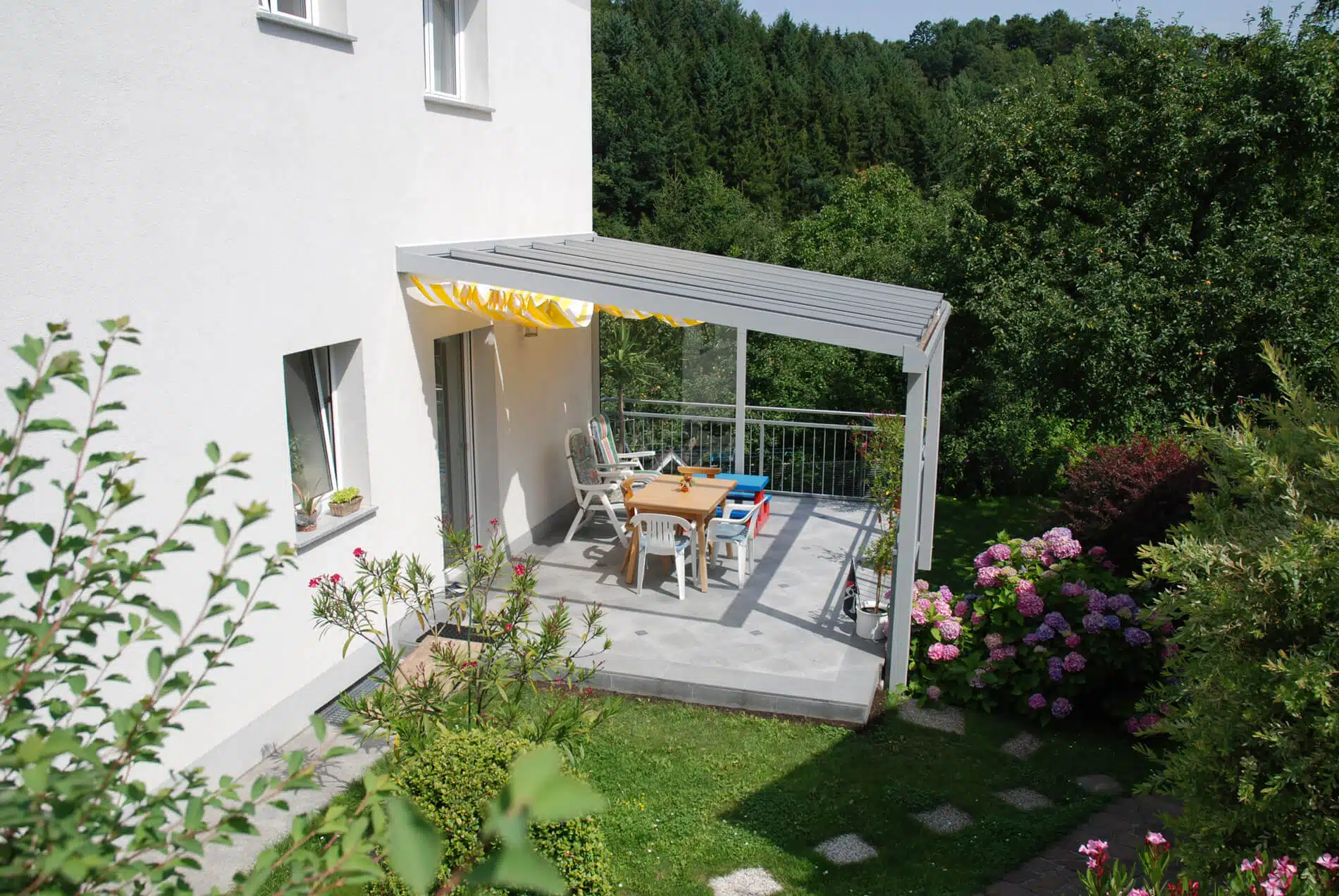 Terrassenüberdachung Alu mit Beschattung