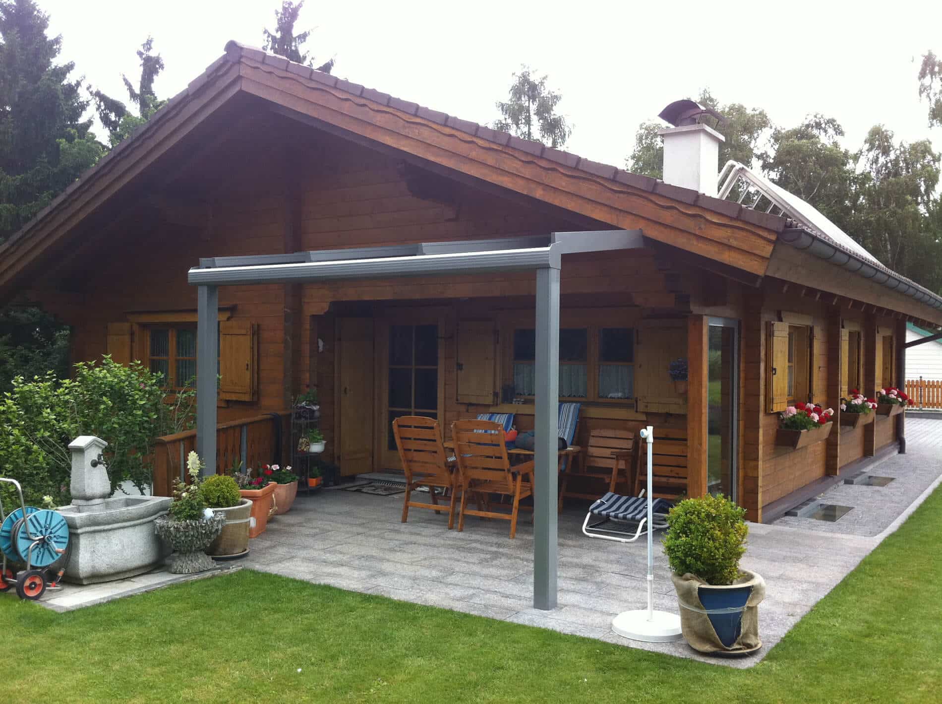 Terrassenüberdachung für Holzhaus