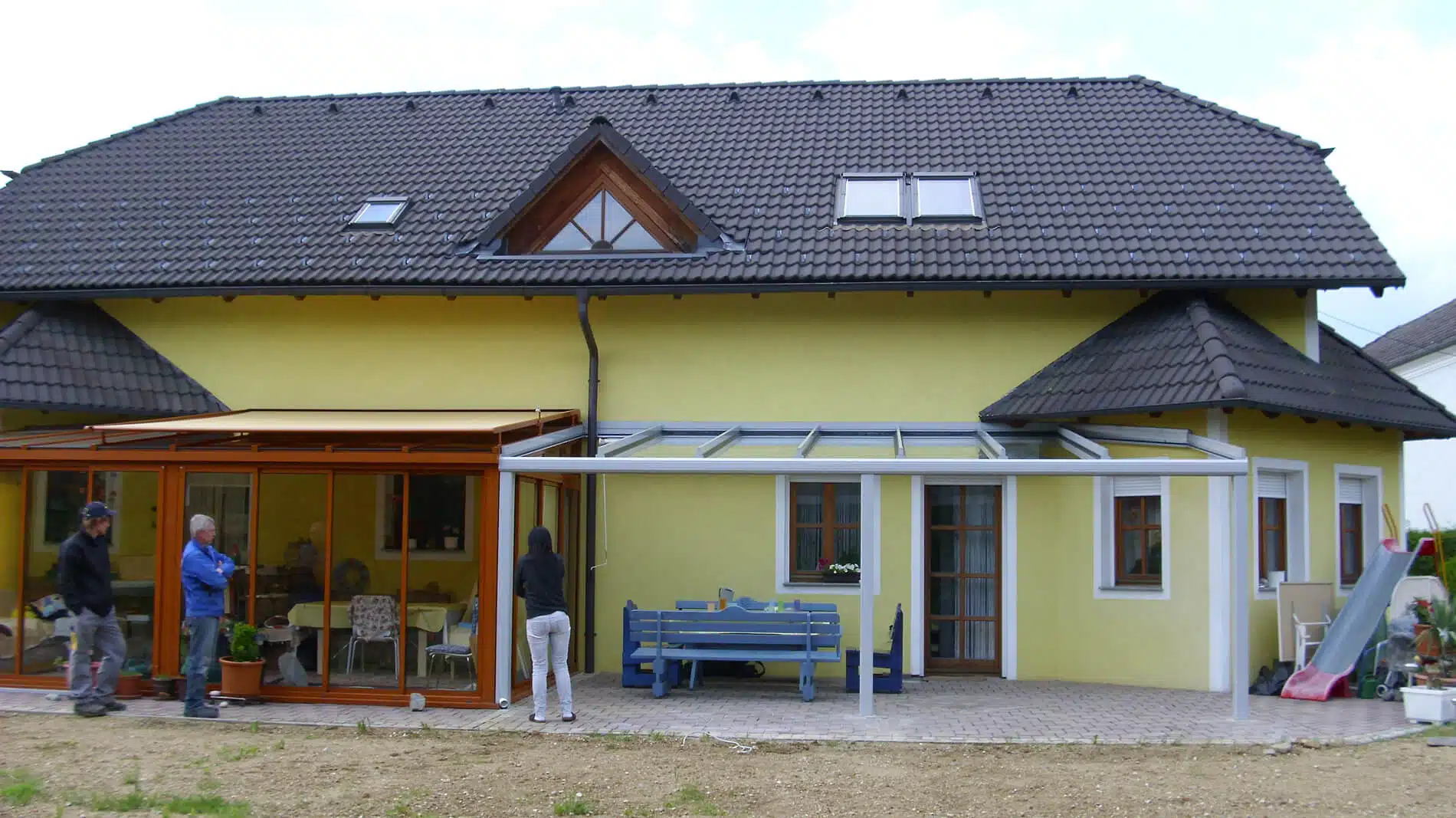 Terrassenüberdachung mit Sommergarten Österreich