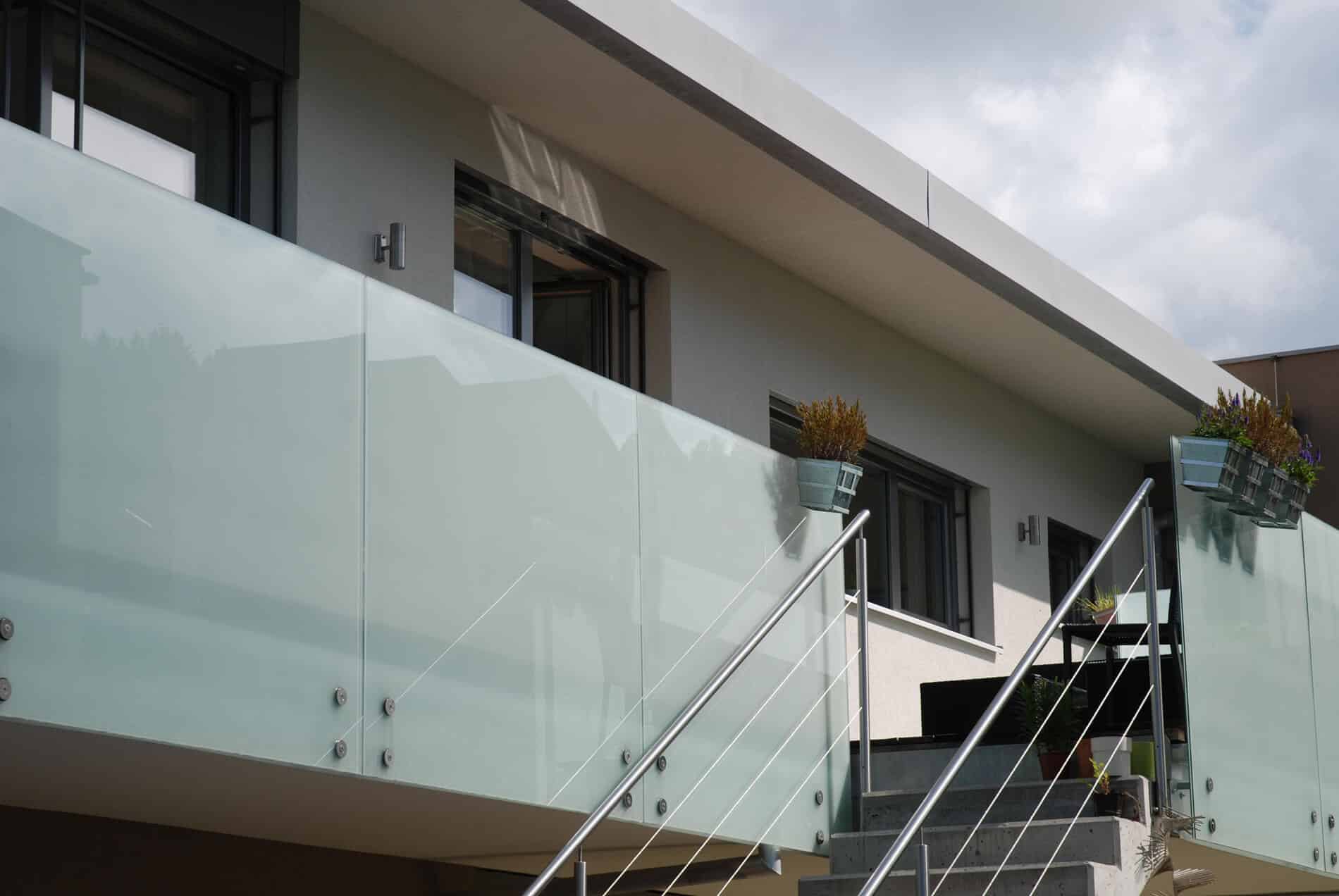 Windschutz Glas Geländer Milchglas