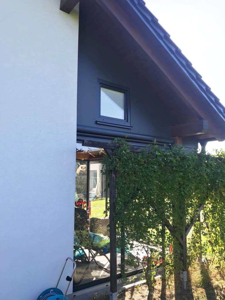 Windschutz Terrasse Holz und Glas
