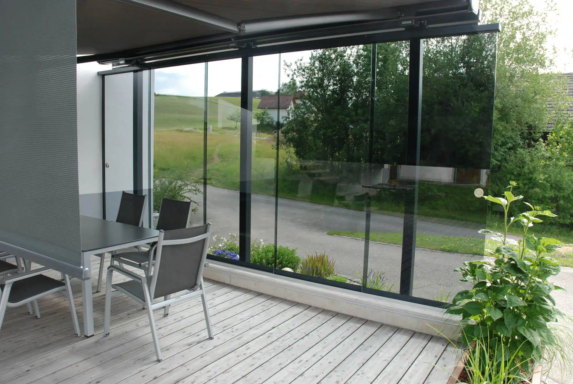 Windschutz Terrassenlösung aus Glas