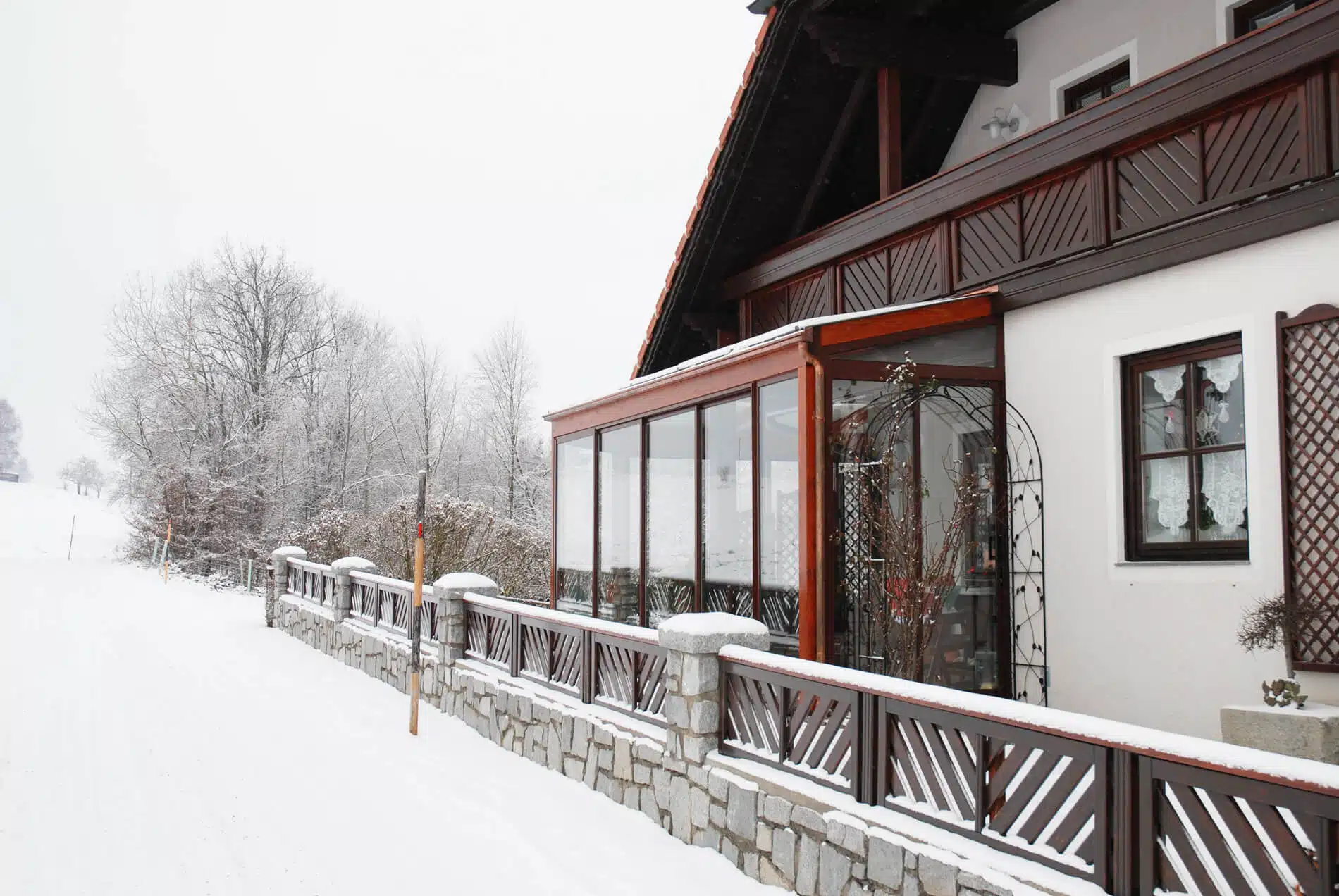 Wintergarten Anbau in braun für Haus