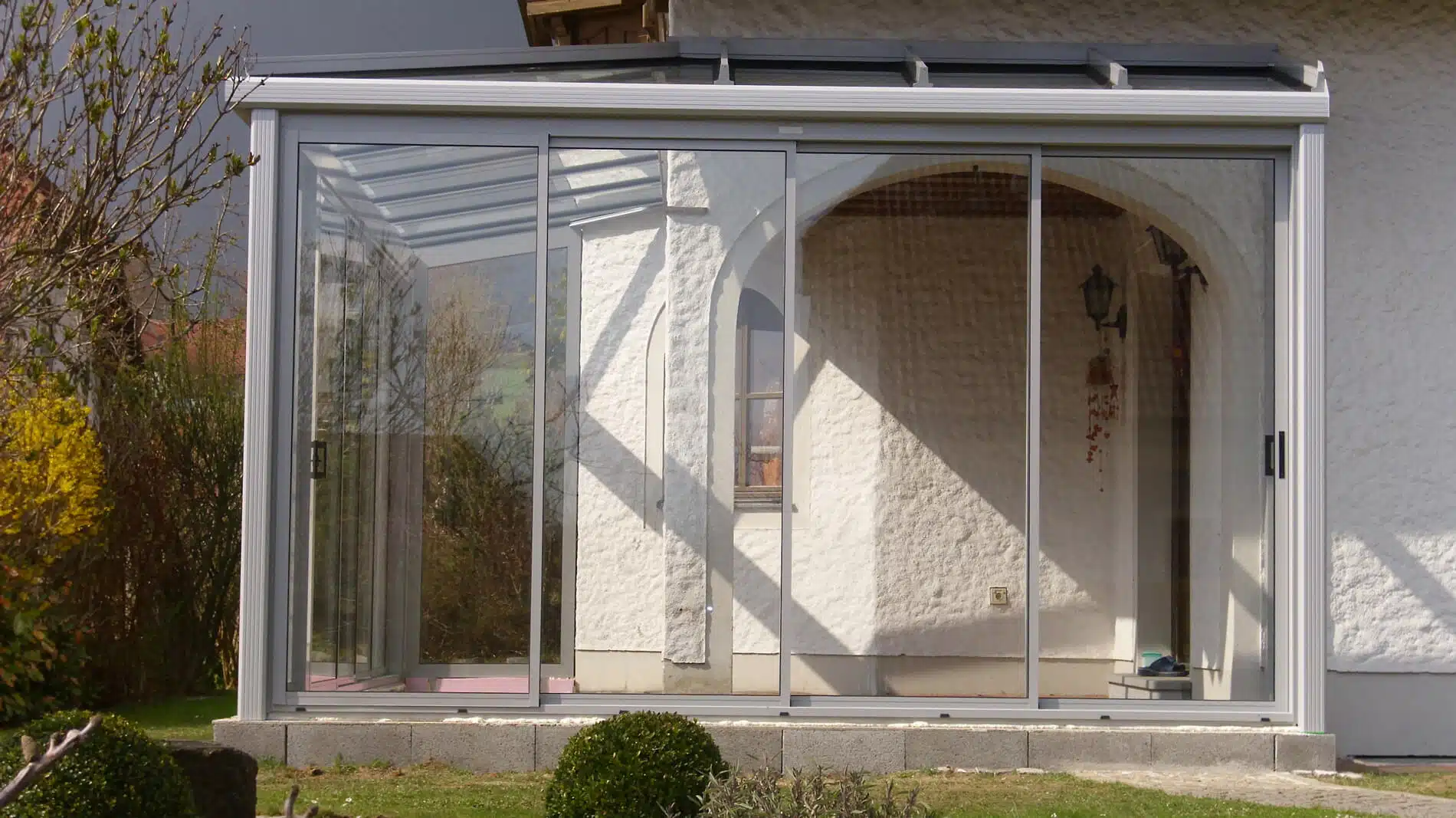 Wintergarten aus Aluminium und Glas als Anbau