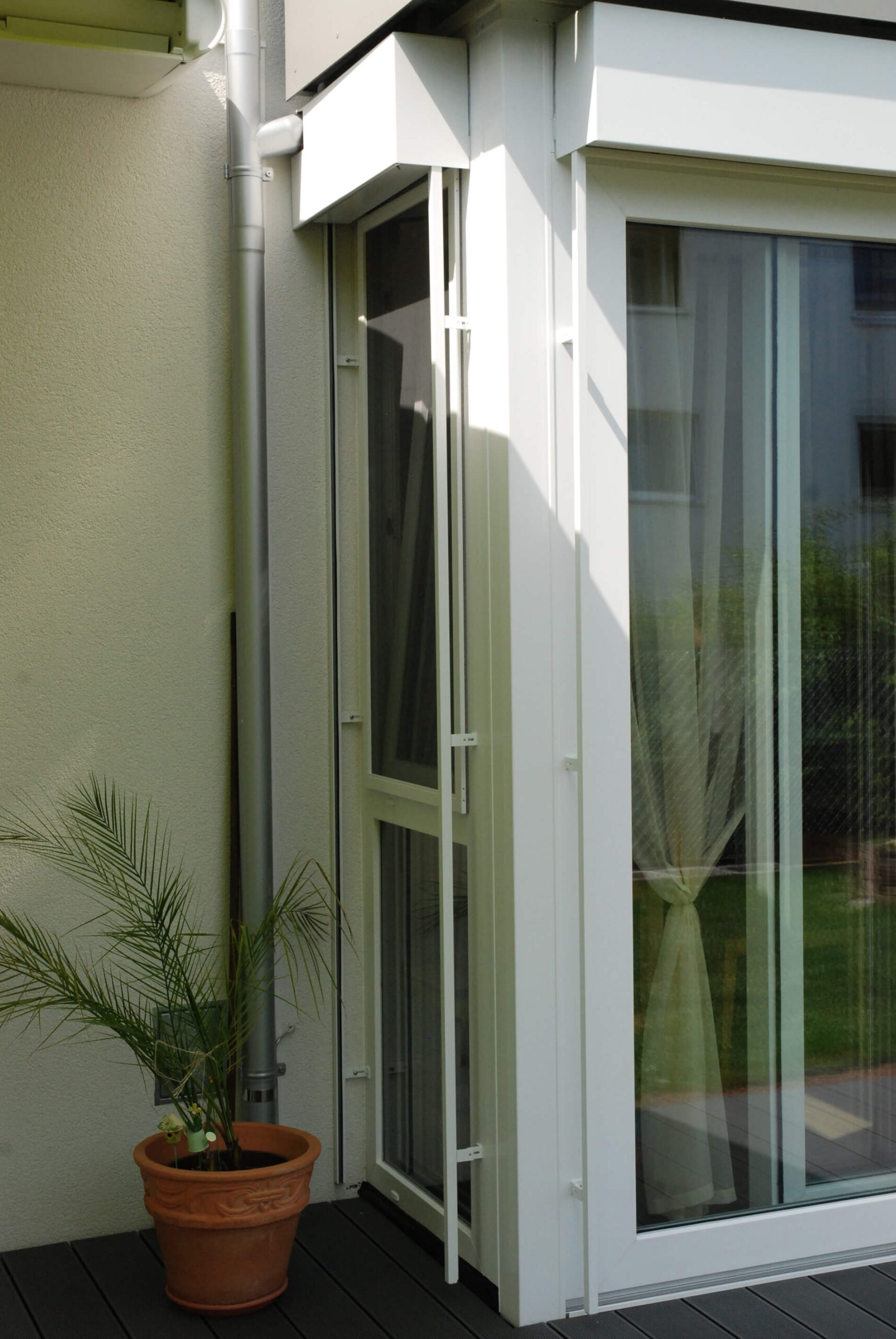 Wintergarten Terrassenverbau Kunststoff mit Raffstore